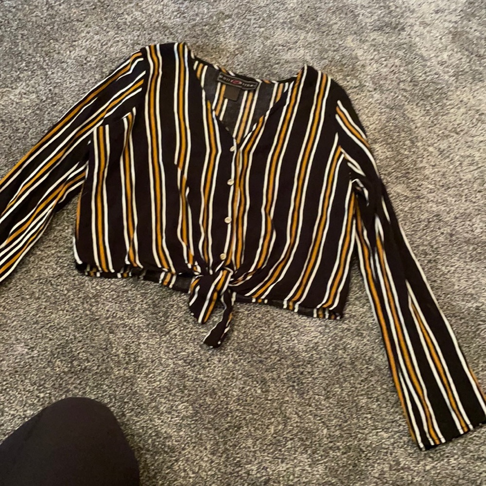 Light Cropped Long Sleeve Crop Shirt